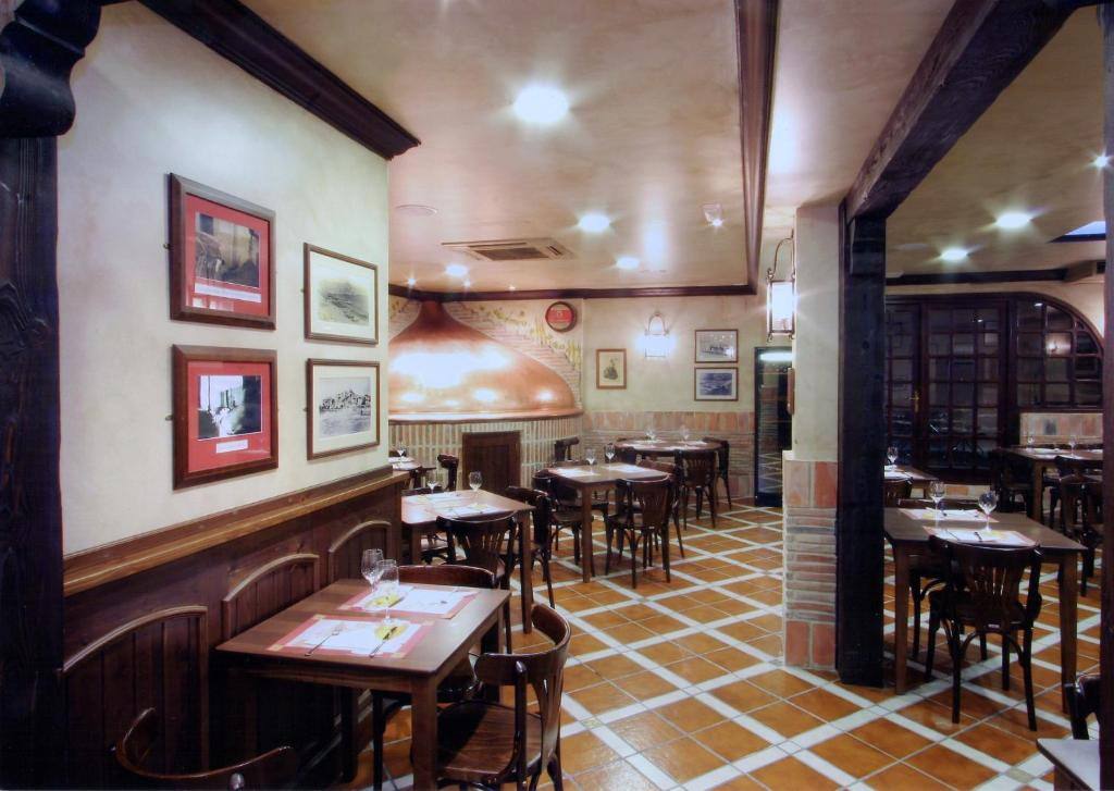 Dining room at Hostal El Jardín, Benidorm